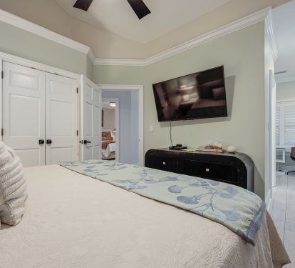 Bedroom 3 (green) King 