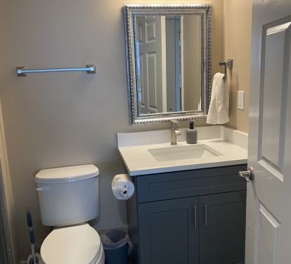 Middle Bathroom - hall door can be locked for ensuite usage of Middle Bedroom