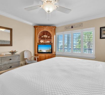 Guest suite with king size bed
