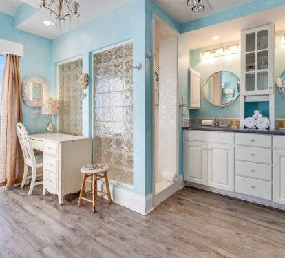 large master bathroom en suite
