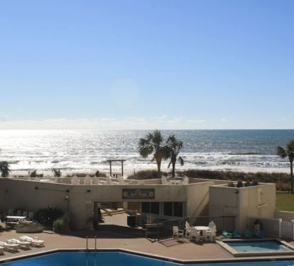 Pool + Beachfront Sun Deck
