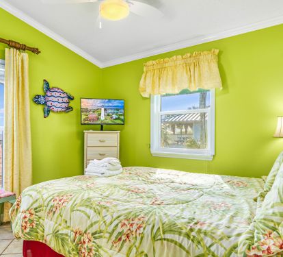 Queen Bedroom Facing The Beach