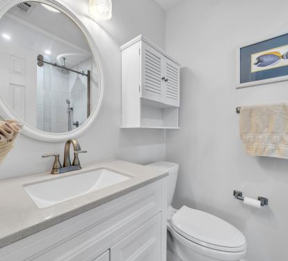 Ensuite bath in 2nd master bedroom