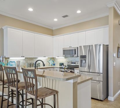 Large, fully-equipped kitchen with dining bar