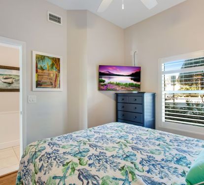 Queen Bedroom