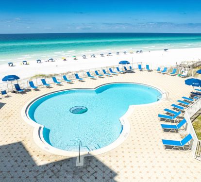 Spacious pool deck!
