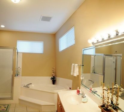 Large master bath/jacuzzi tube &amp; shower
