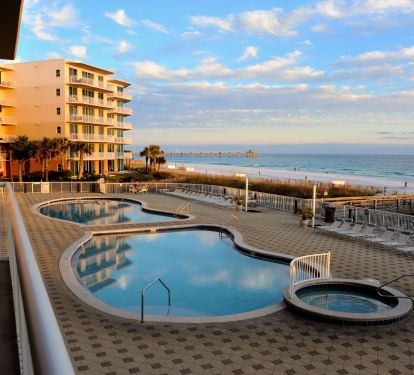 Two gulfside pools with spa, easy beach access, spacious pool deck