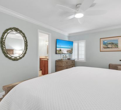 Master suite with king size bed
