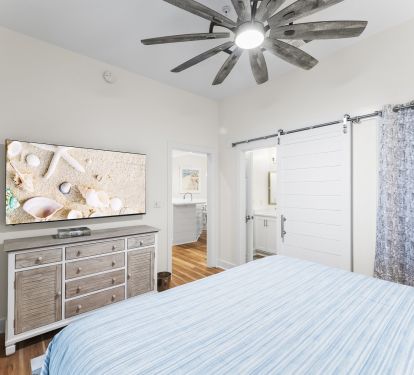 Guest King Bedroom with Smart TV