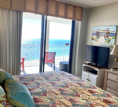 Gulf front master with en-suite bathroom and balcony access!