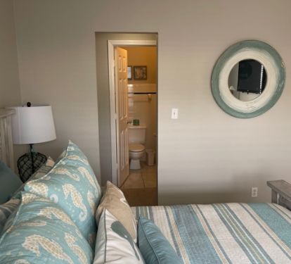King Bedroom has access two way access to restroom
