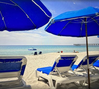 FREE BEACHCHAIR/UMBRELLA SETUPS (seasonal Mar-Oct) We pre-paid for this luxury!