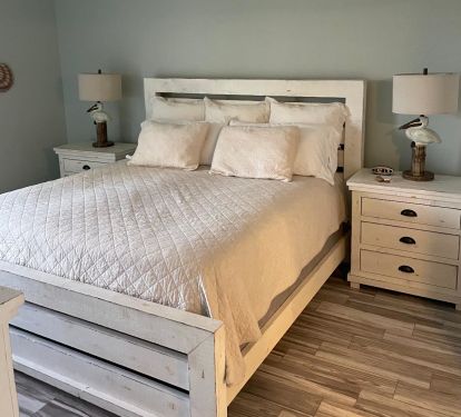 King Master Suite with adjoining Dressing Area/Bathroom with Garden Tub