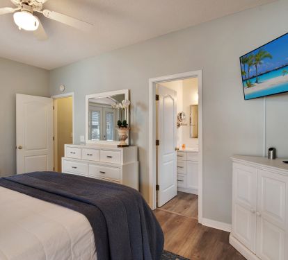 Queen bedroom