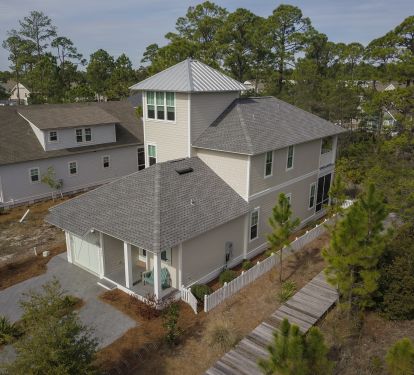 Nestled In Between Deer Park And The Beach!