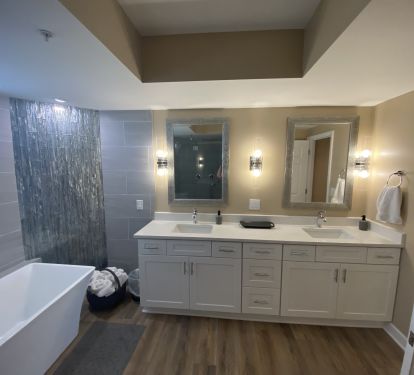 Master Bathroom with double Vanity and Soaking Tub