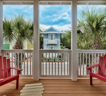 Second floor relaxing deck for yet another getaway.