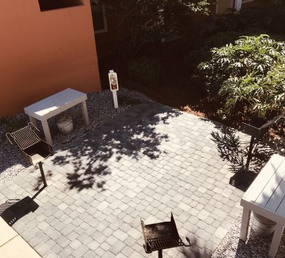 Grilling area (5 grills)