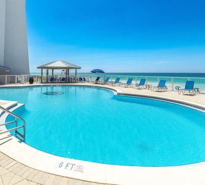 Beach front community pool - heated seasonally!