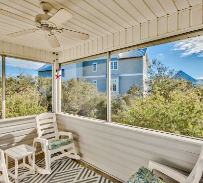 Screened in Porch - THE PERFECT place for morning coffee/evening cocktails!
