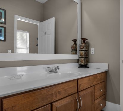 3rd bedroom's bath vanity