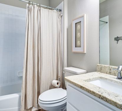 Twin Bunk Room Bath/Hall Bath