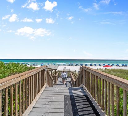 Beautiful walkway to Huntington by the Sea's private beach