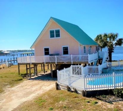 Sunset Cottage, on the bay