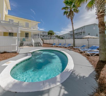 Private Heated Pool- Plenty of lounge chairs