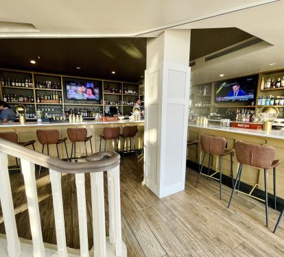 SOLEIL Restaurant Bar Area at Gulf level