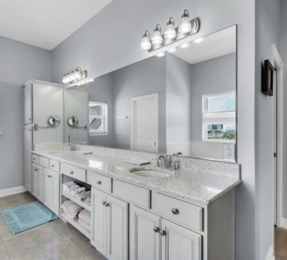 Gorgeous master suite bathroom 