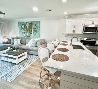 Great Room and Kitchen Island with seating for 4.