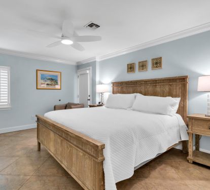 Master suite with king size bed