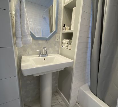 Custom tile work in the bathroom, plus fluffy white towels!
