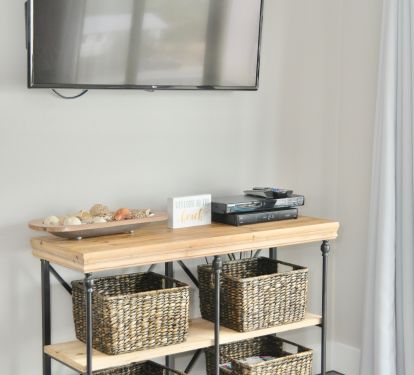 Wall mounted flat screen TV