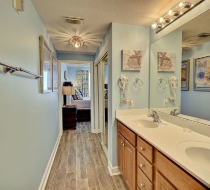 Dual sinks in master bath