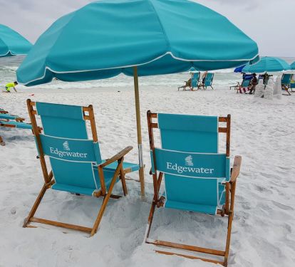 Free beach set up with 2 chairs and umbrella ( seasonal )