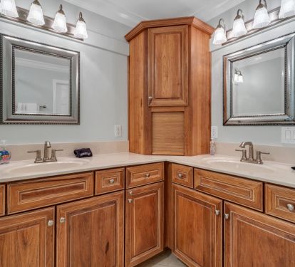 Master suite bathroom