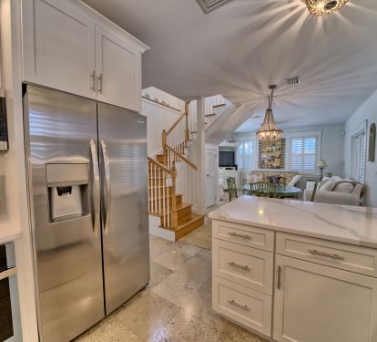 All new decor and kitchen in 21 