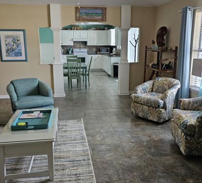 Open living room &amp; kitchen floor plan