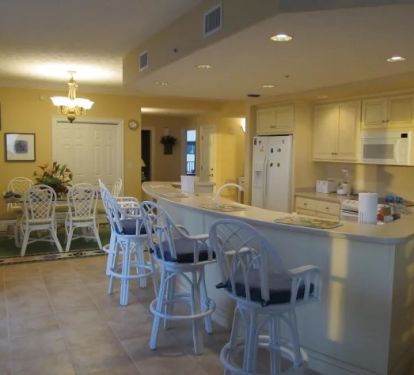Bar/ Kitchen