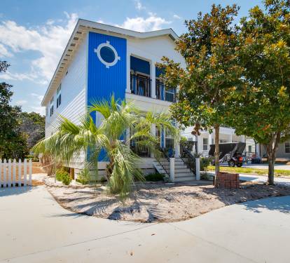 Beautifully renovated 5 BR 5 1/2 bath home 1 block from the beach!