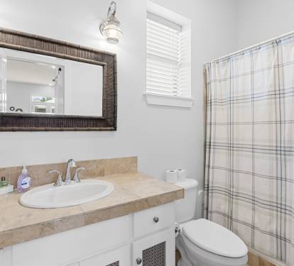 Full bathroom on the main level 