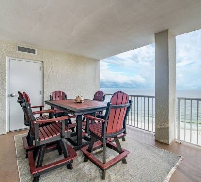 SIX captain swivel chairs for the best beach side dining around! 