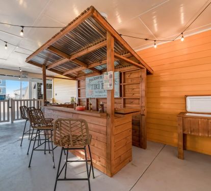 Tiki bar