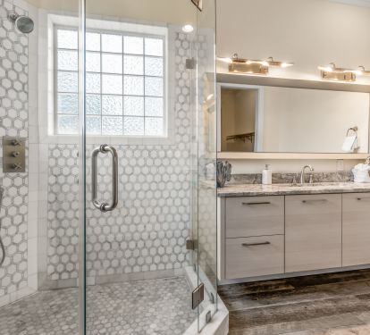 Spacious en-suite Large walk-in shower 