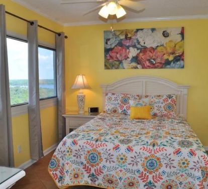 Queen Bedroom- first floor