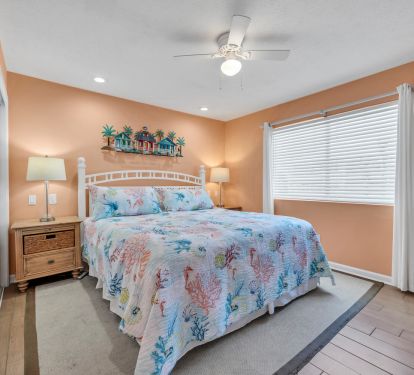 2nd Master Suite offers a king bed and en-suite bath with tub/shower combination