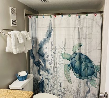 Jack &amp; Jill Guest Bath - Separate Access from Two Queen Guest Bedroom &amp; Hall.
